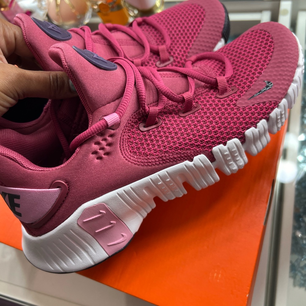 W NIKE FREE METCON 4